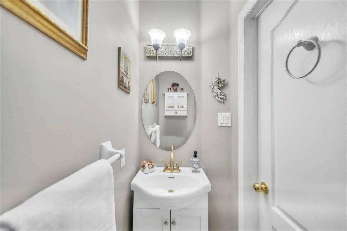 Vaughan, ON L6A 3N2,97 Blackthorn DR