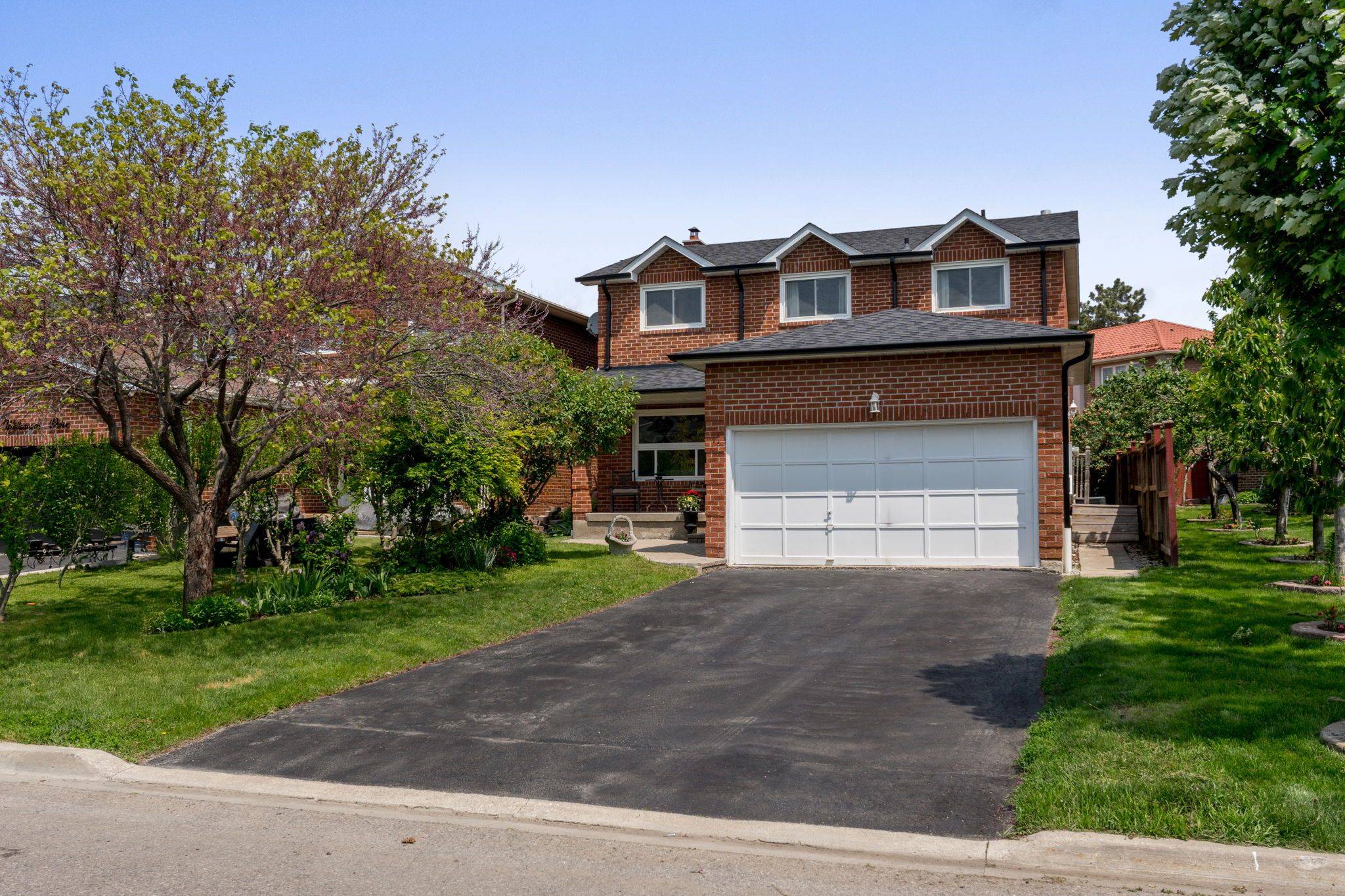 Brampton, ON L6Z 2R5,17 Whitehaven DR
