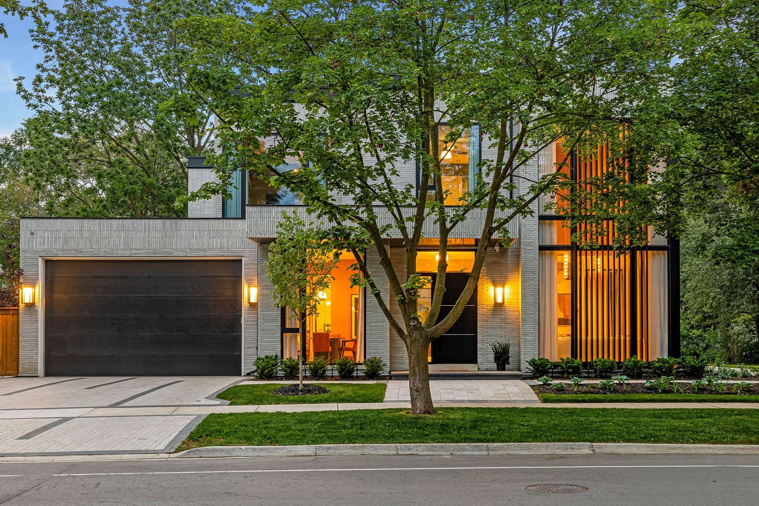 Oakville, ON L6J 4V7,392 Maple Grove DR