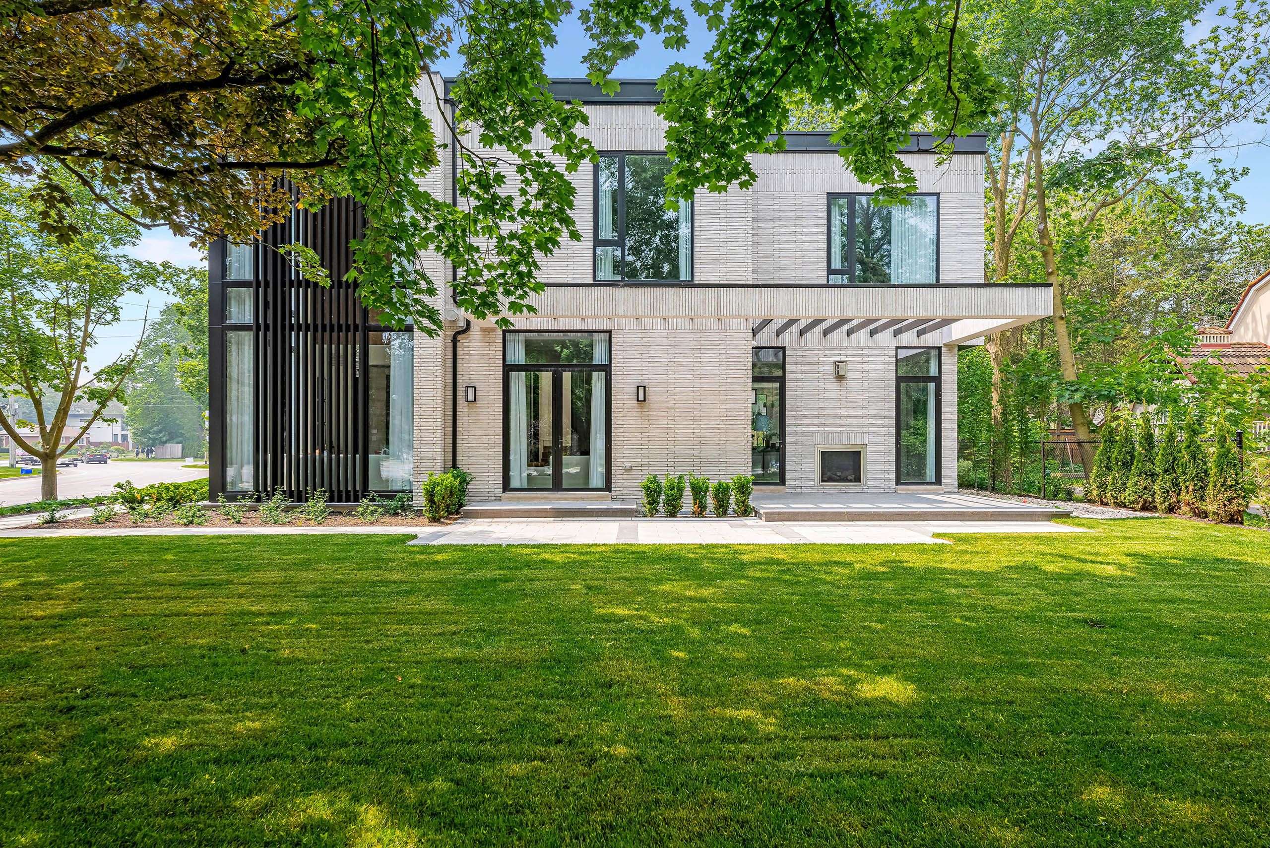 Oakville, ON L6J 4V7,392 Maple Grove DR