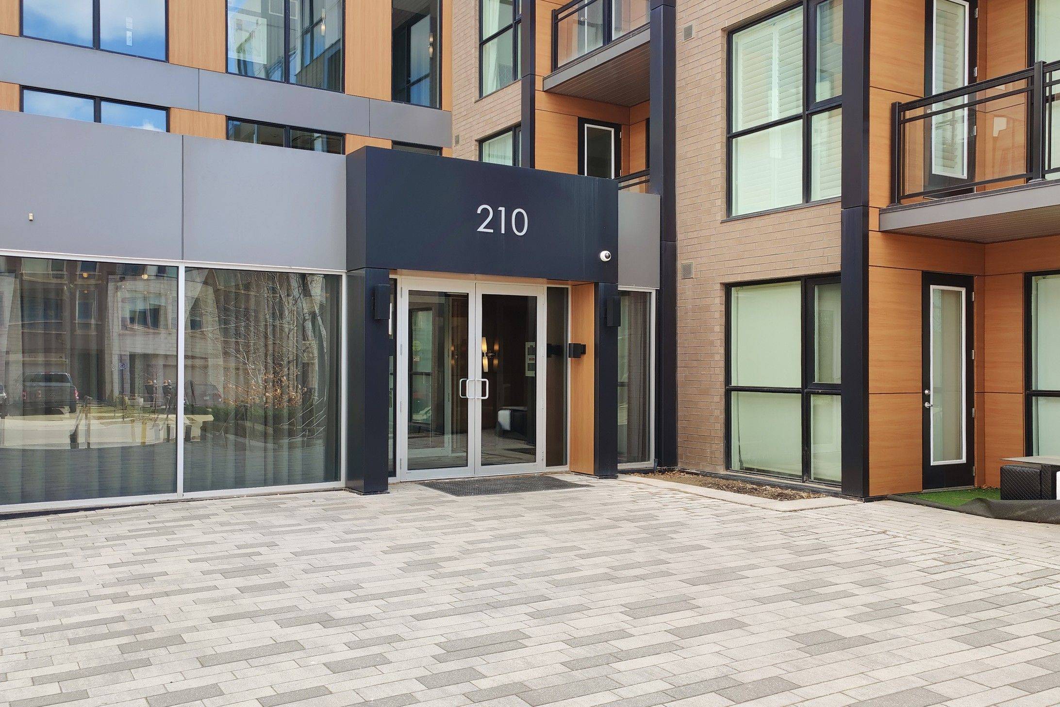 Oakville, ON L6H 0W6,210 Sabina DR #214