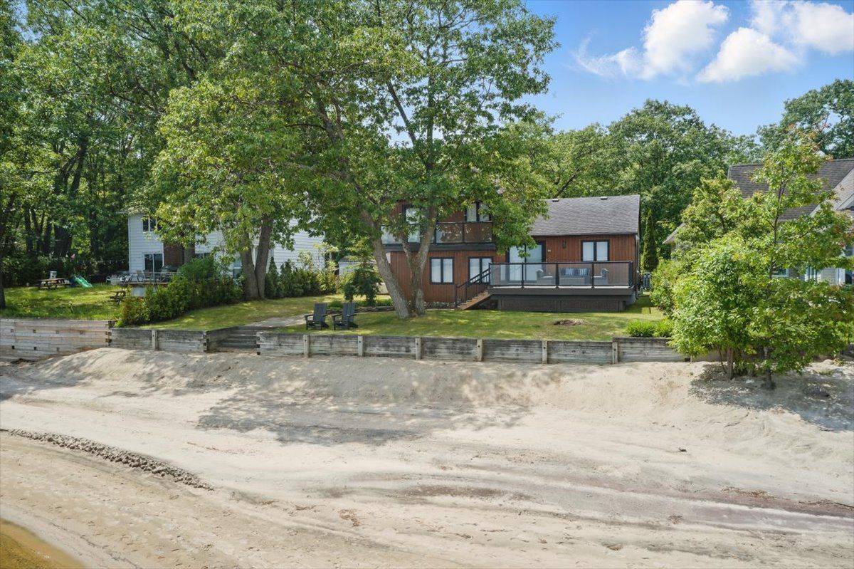 Constance Bay - Dunrobin - Kilmaurs - Woodlawn, ON K0A 3M0,584 Bayview DR