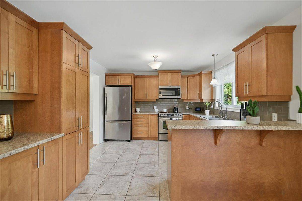 Stittsville - Munster - Richmond, ON K2S 1T7,52 Poole Creek CRES