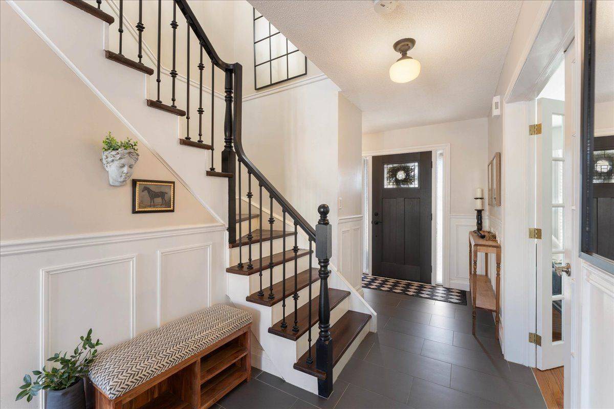 Grimsby, ON L3M 5B4,8 Jeanette AVE