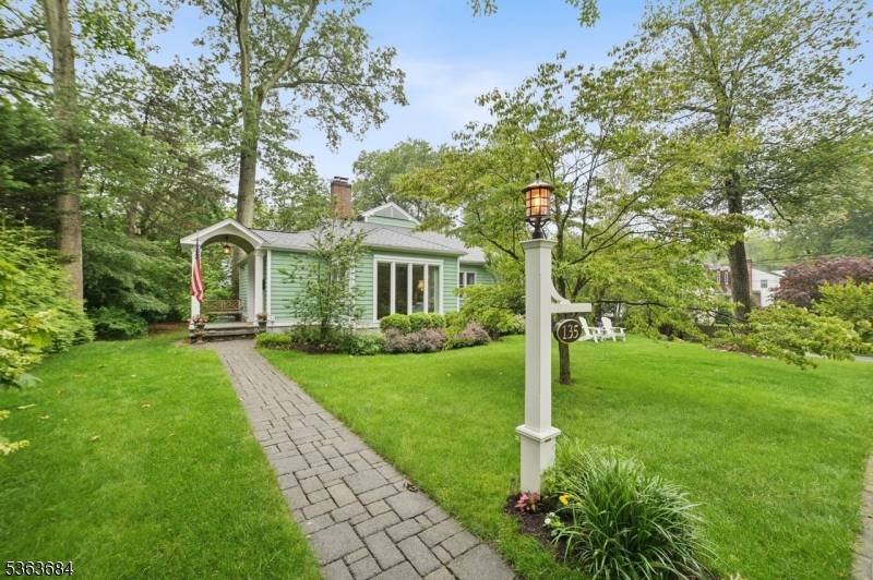 Chatham Boro, NJ 07928,135 Weston Ave