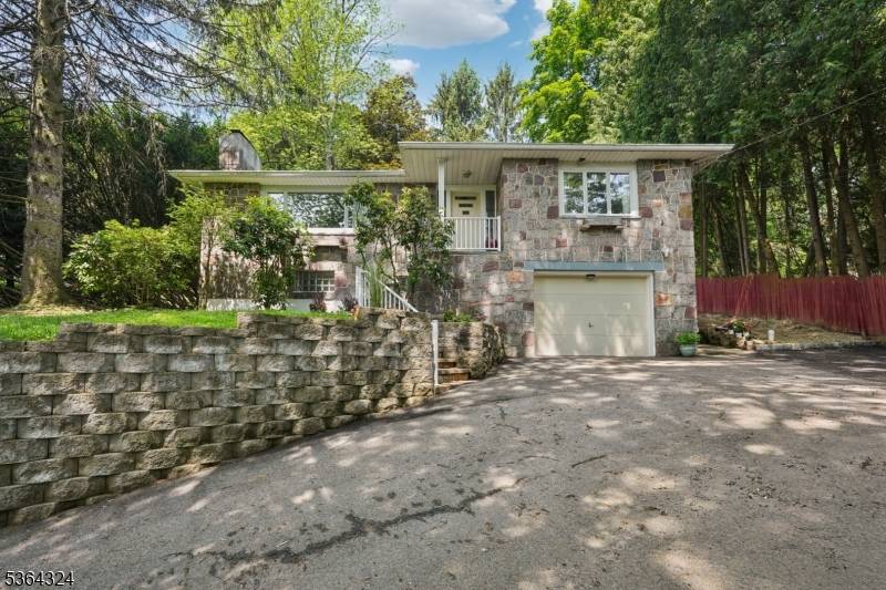Bloomingdale Boro, NJ 07403,8 Sophia St