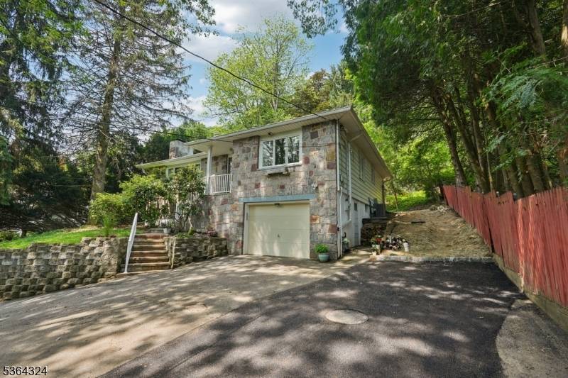 Bloomingdale Boro, NJ 07403,8 Sophia St