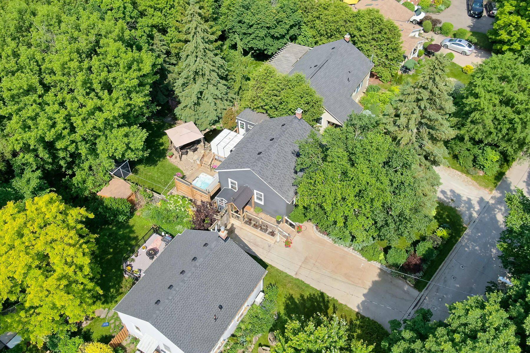 Halton Hills, ON L7G 3K3,10 Riverview CRES