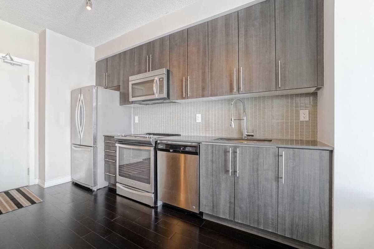 Mississauga, ON L5B 0J8,510 CURRAN PL #2705