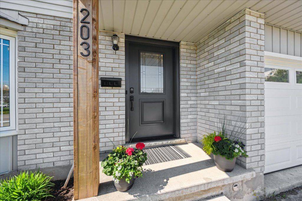 Guelph, ON N1K 1R2,203 Elmira RD S