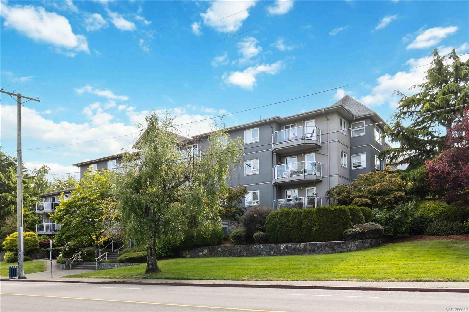 Victoria, BC V8T 4E7,2880 Quadra St #402