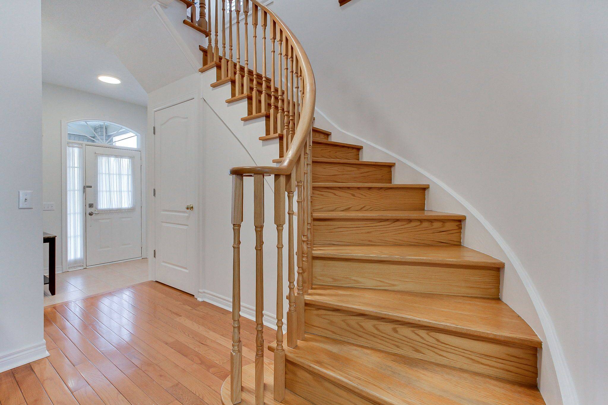 Mississauga, ON L5V 2R4,878 Khan CRES