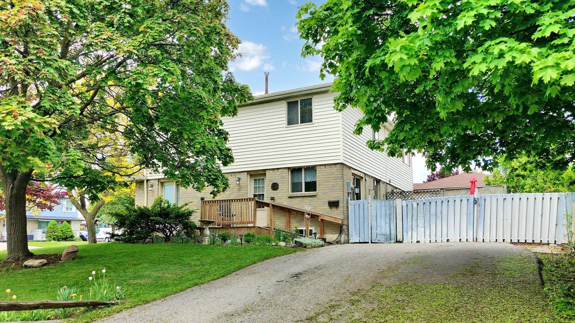 Brampton, ON L6S 1T1,29 Gulliver CRES