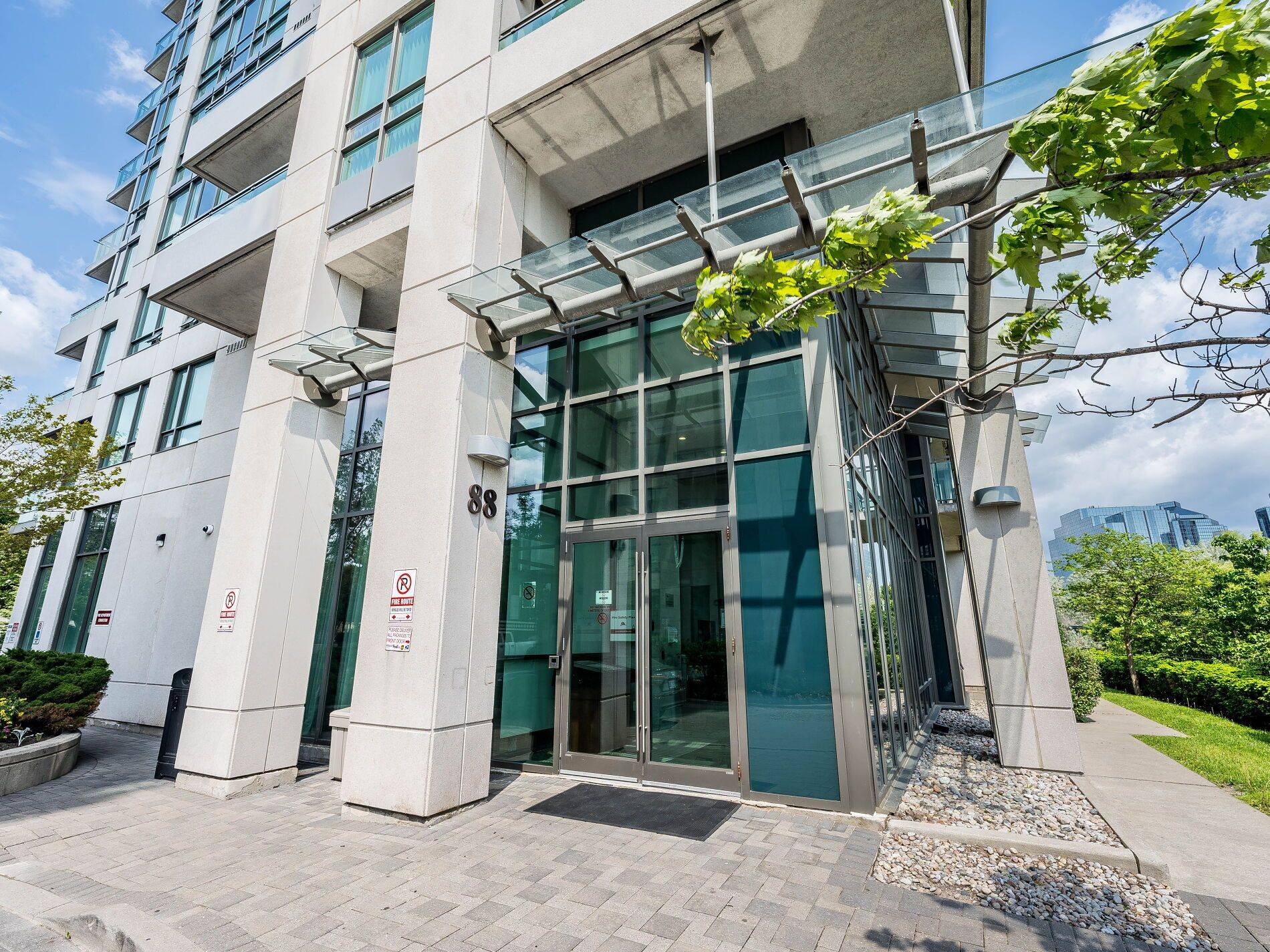 Toronto E09, ON M1H 0A2,88 Grangeway AVE #2902
