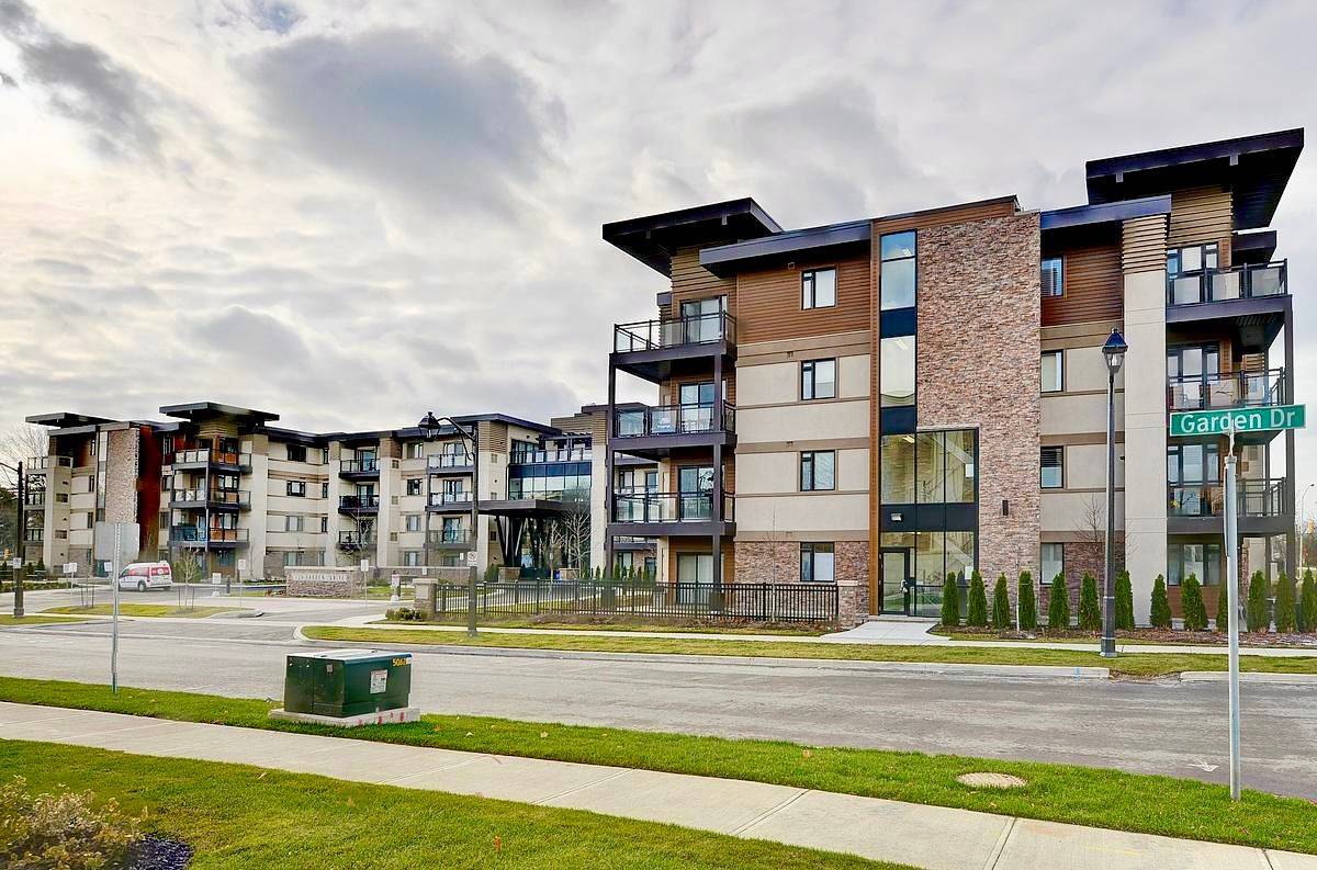 Oakville, ON L6K 0H7,128 Garden DR #207