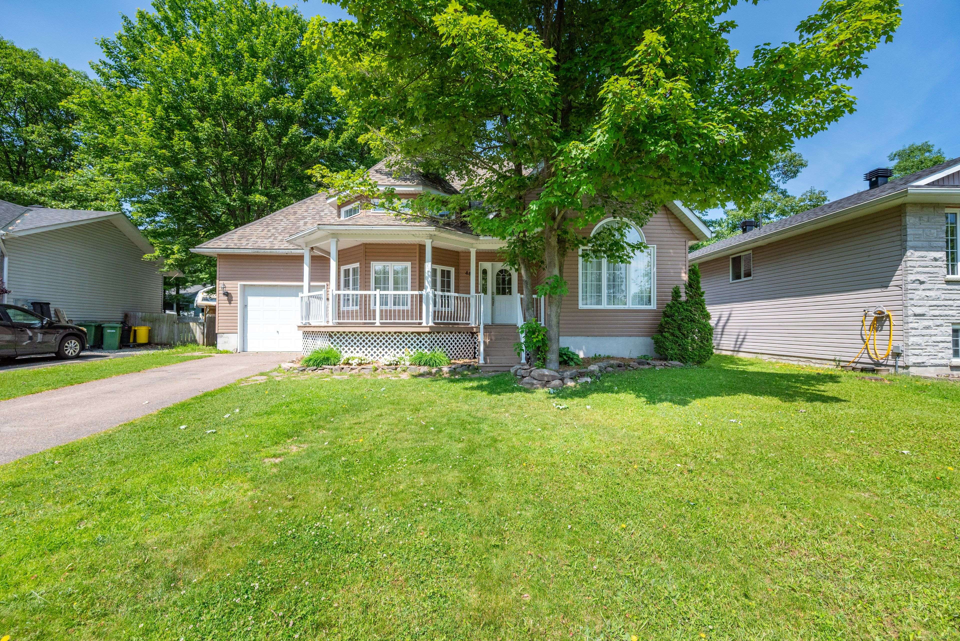 Petawawa, ON K8H 3R7,44 Bayshore DR