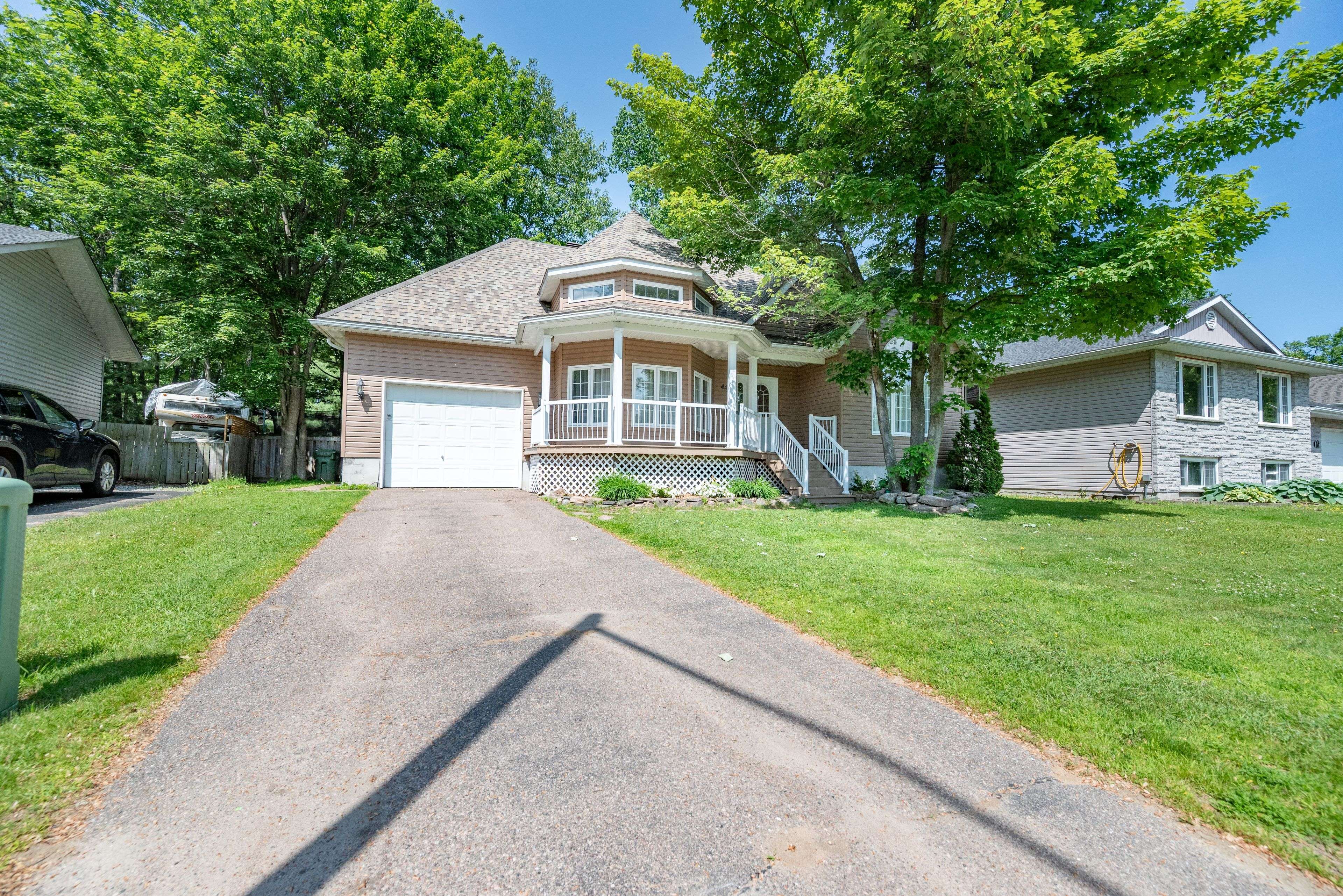 Petawawa, ON K8H 3R7,44 Bayshore DR