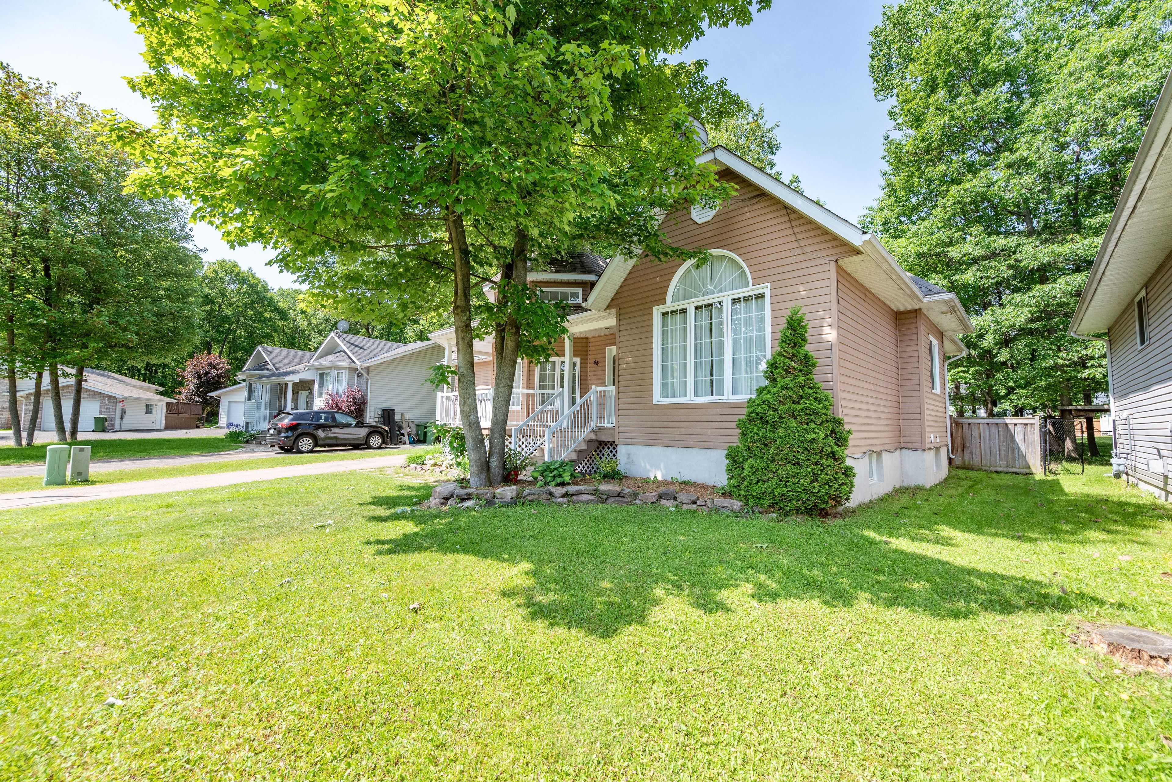 Petawawa, ON K8H 3R7,44 Bayshore DR