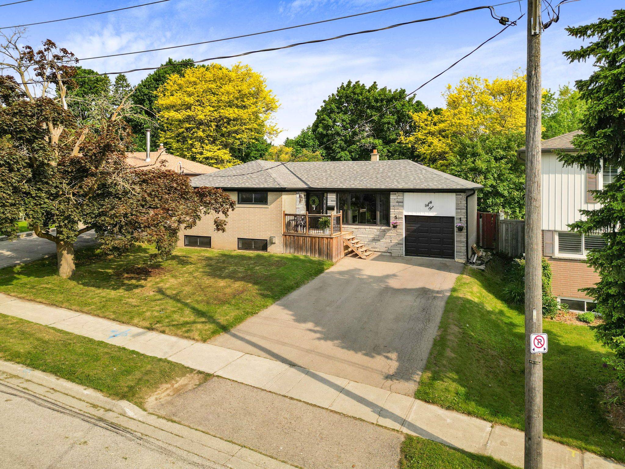 Newmarket, ON L3Y 1W4,85 Gladman AVE