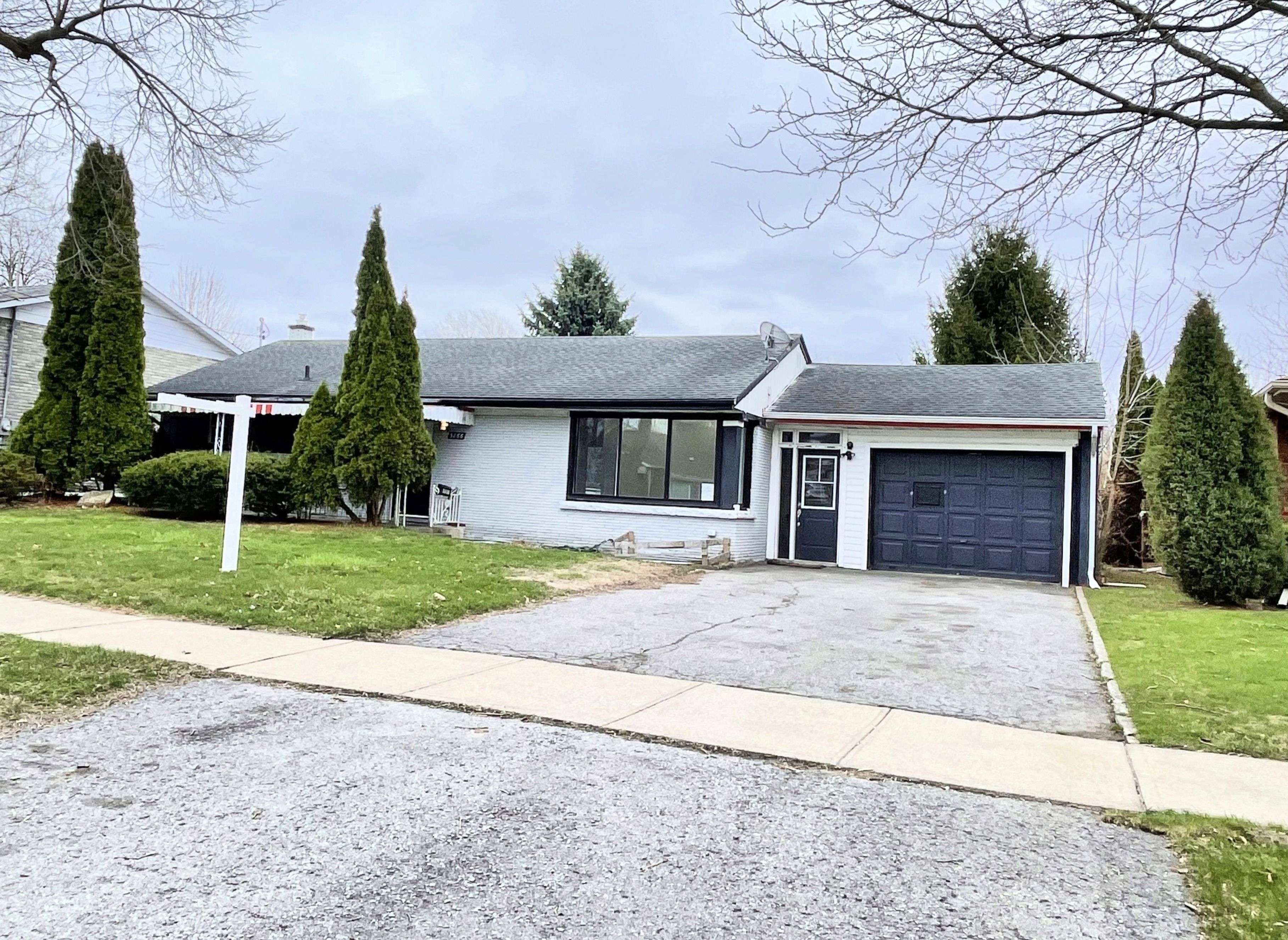 Niagara Falls, ON L2E 1Y1,5866 Valley WAY