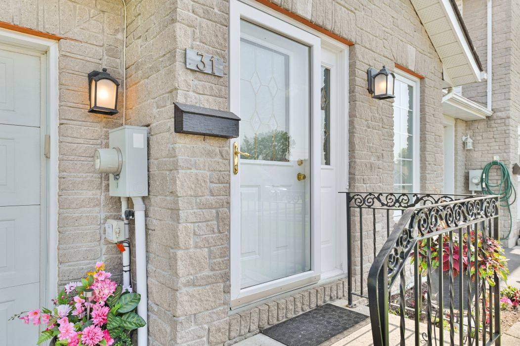 Belleville, ON K8P 5L5,31 Alder CT