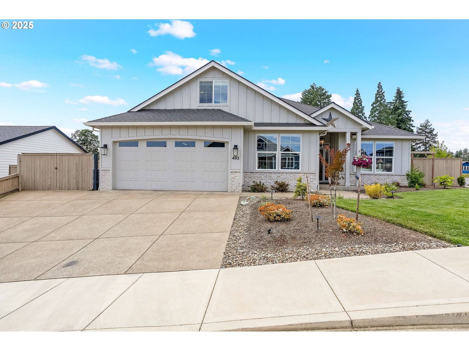 Dallas, OR 97338,493 CRATER LAKE DR
