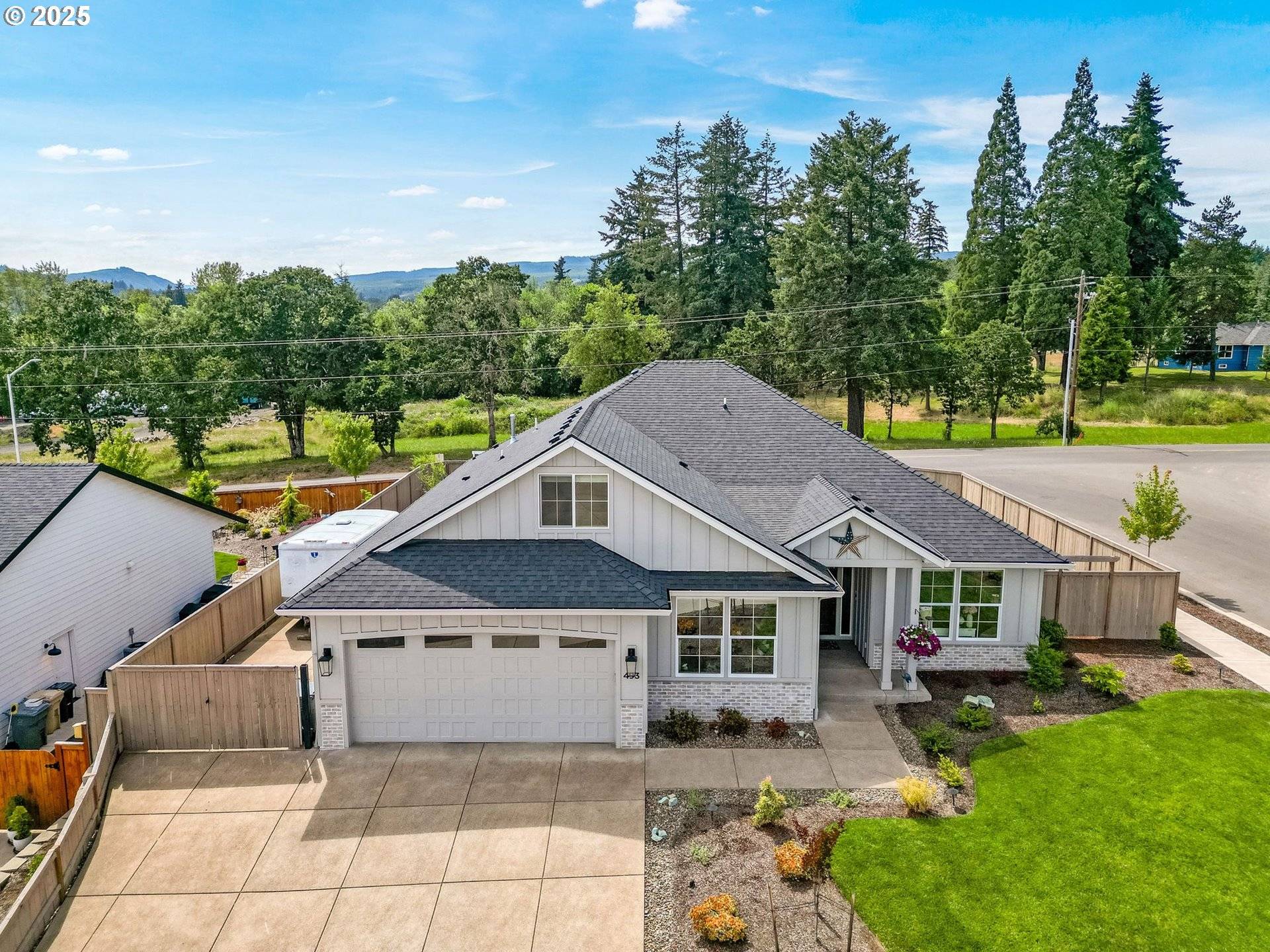 Dallas, OR 97338,493 CRATER LAKE DR