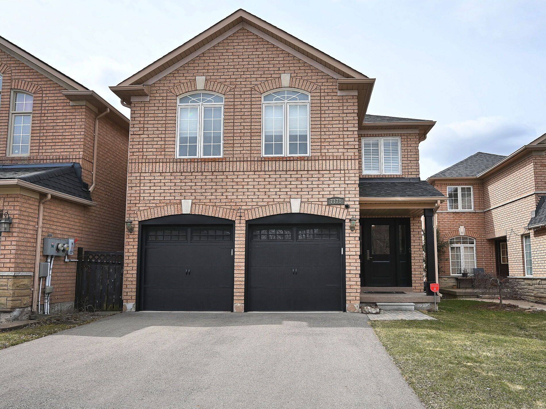 Mississauga, ON L5N 7N5,7178 Black Walnut TRL