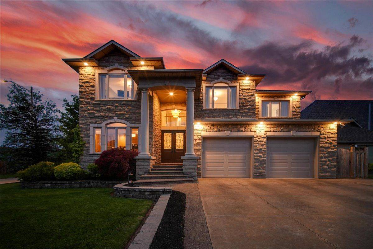 Hamilton, ON L8E 5L2,30 Parkmanor DR