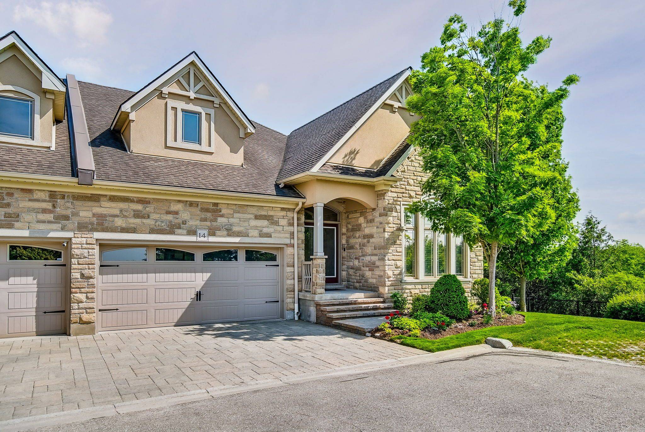 Guelph, ON N1E 0H4,19 Simmonds DR #14