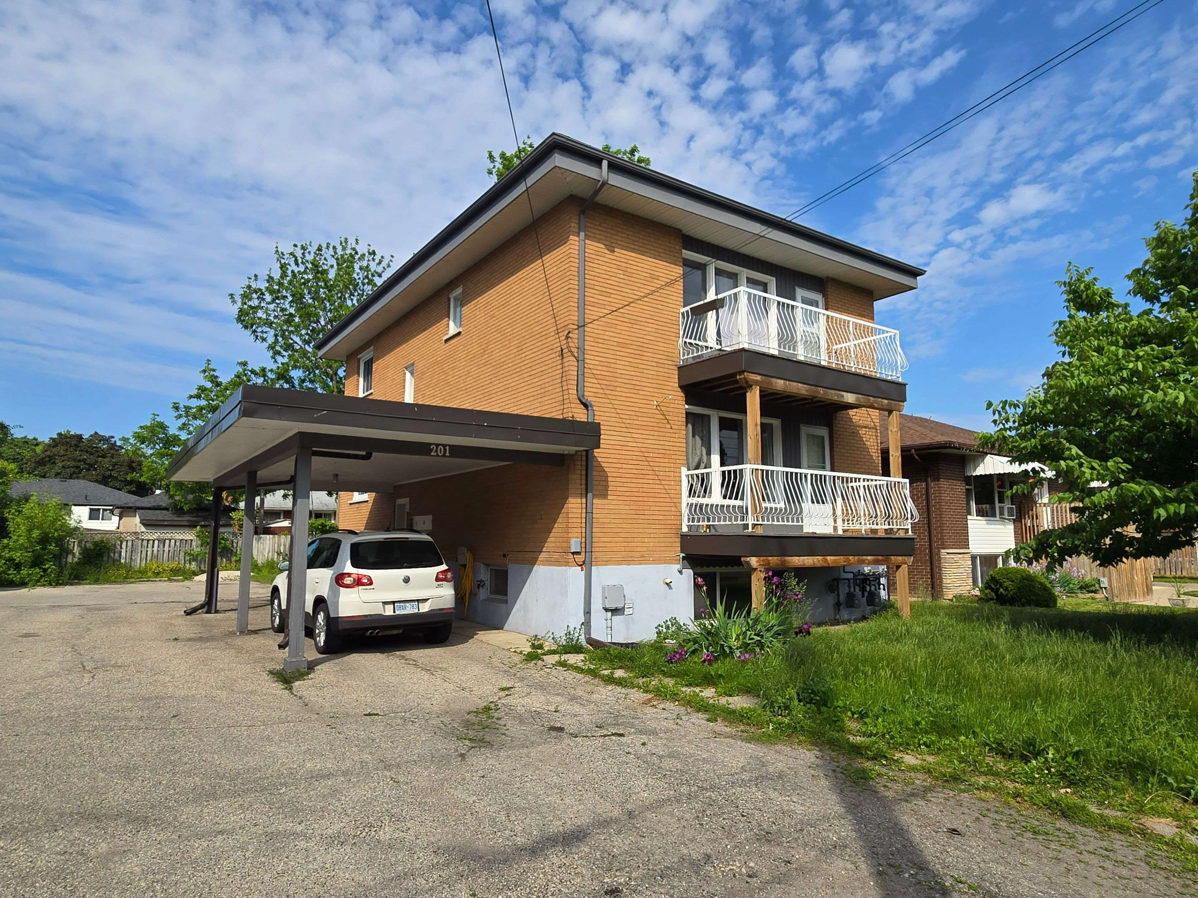 Guelph, ON N1H 5X9,201 Alma ST N