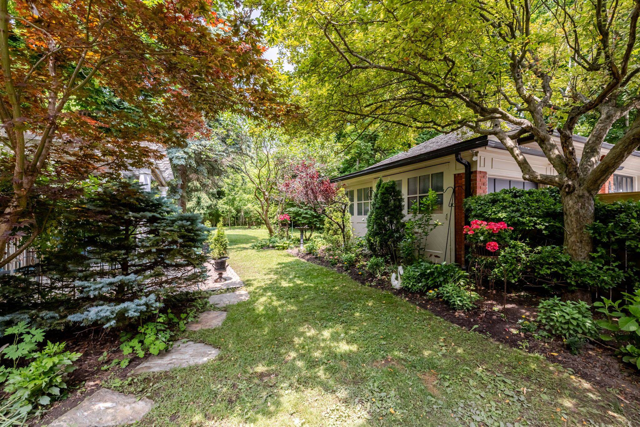 London East, ON N6A 1W8,204 St James ST