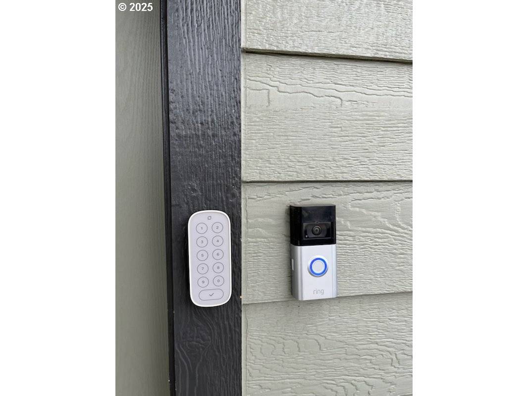 Eugene, OR 97405,1355 Lorien LN