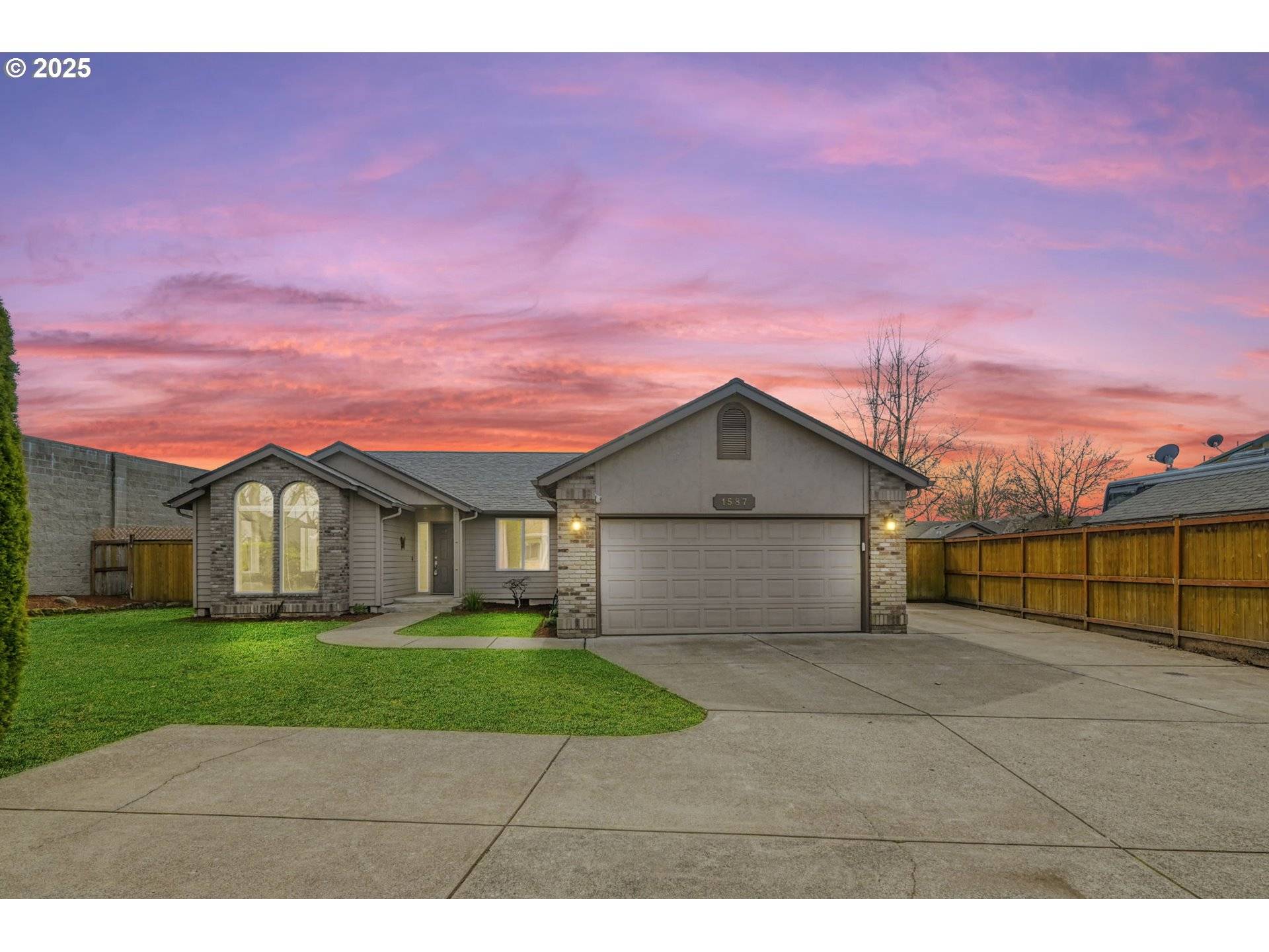 Eugene, OR 97401,1587 MANCHESTER DR