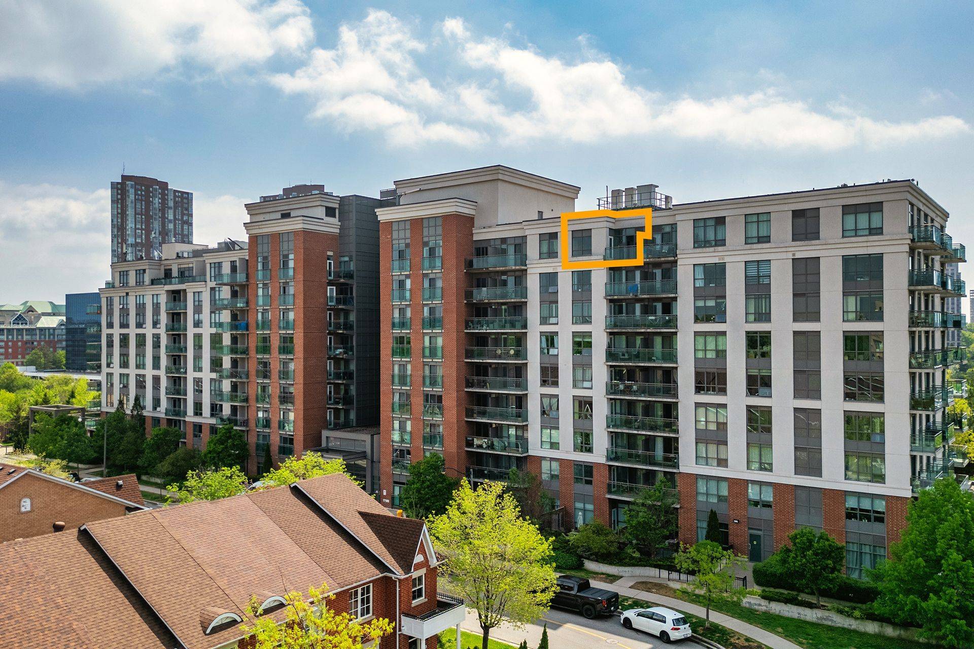 Toronto C13, ON M3C 4J1,120 Dallimore CIR #926