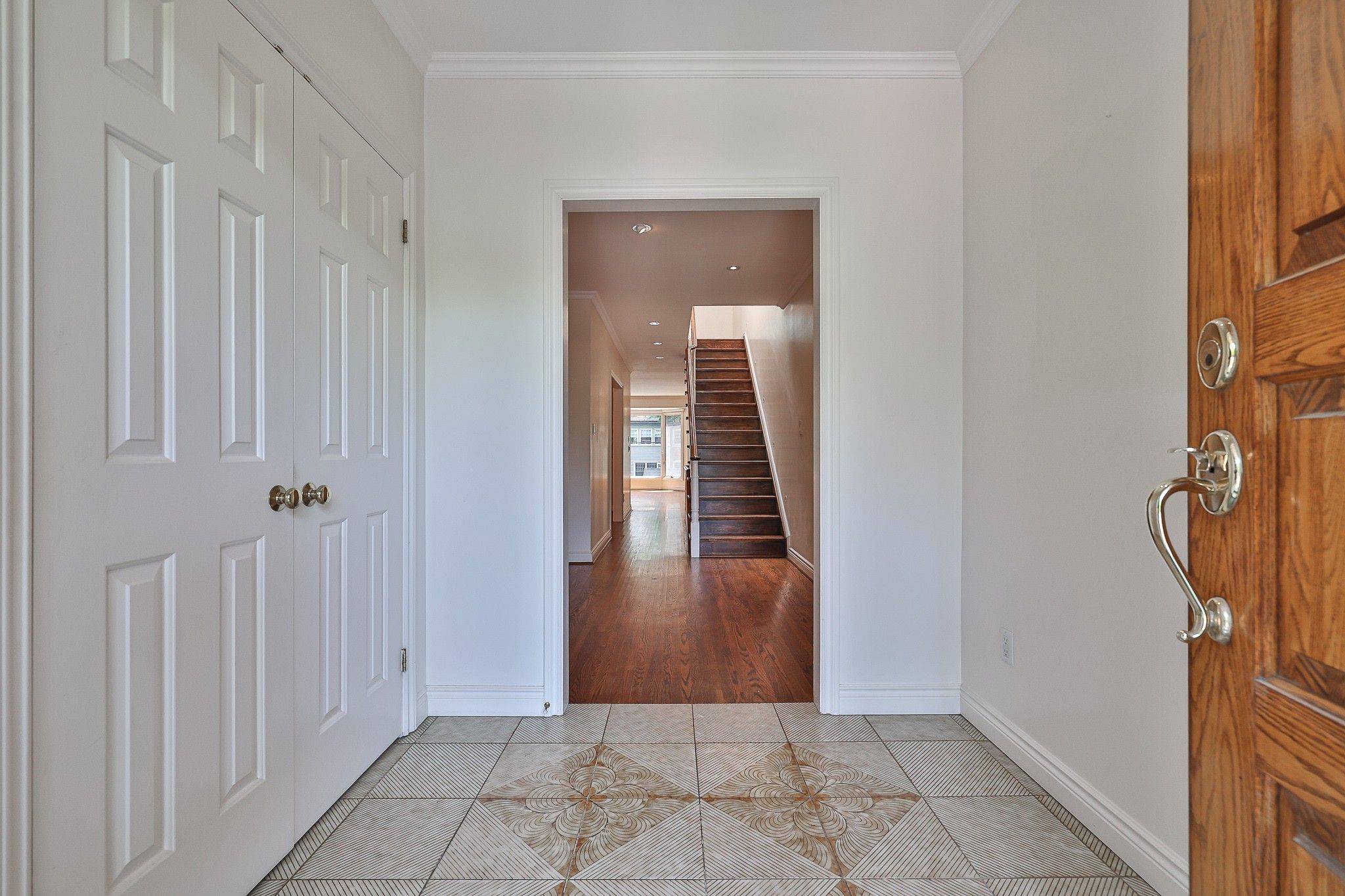 Toronto C02, ON M4V 1W4,83 Lonsdale RD