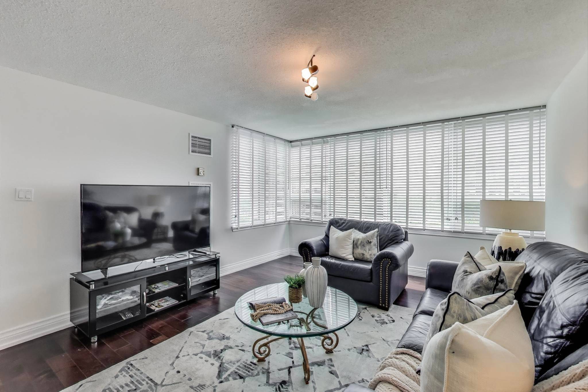 Toronto C15, ON M2H 3N4,55 Skymark DR #902