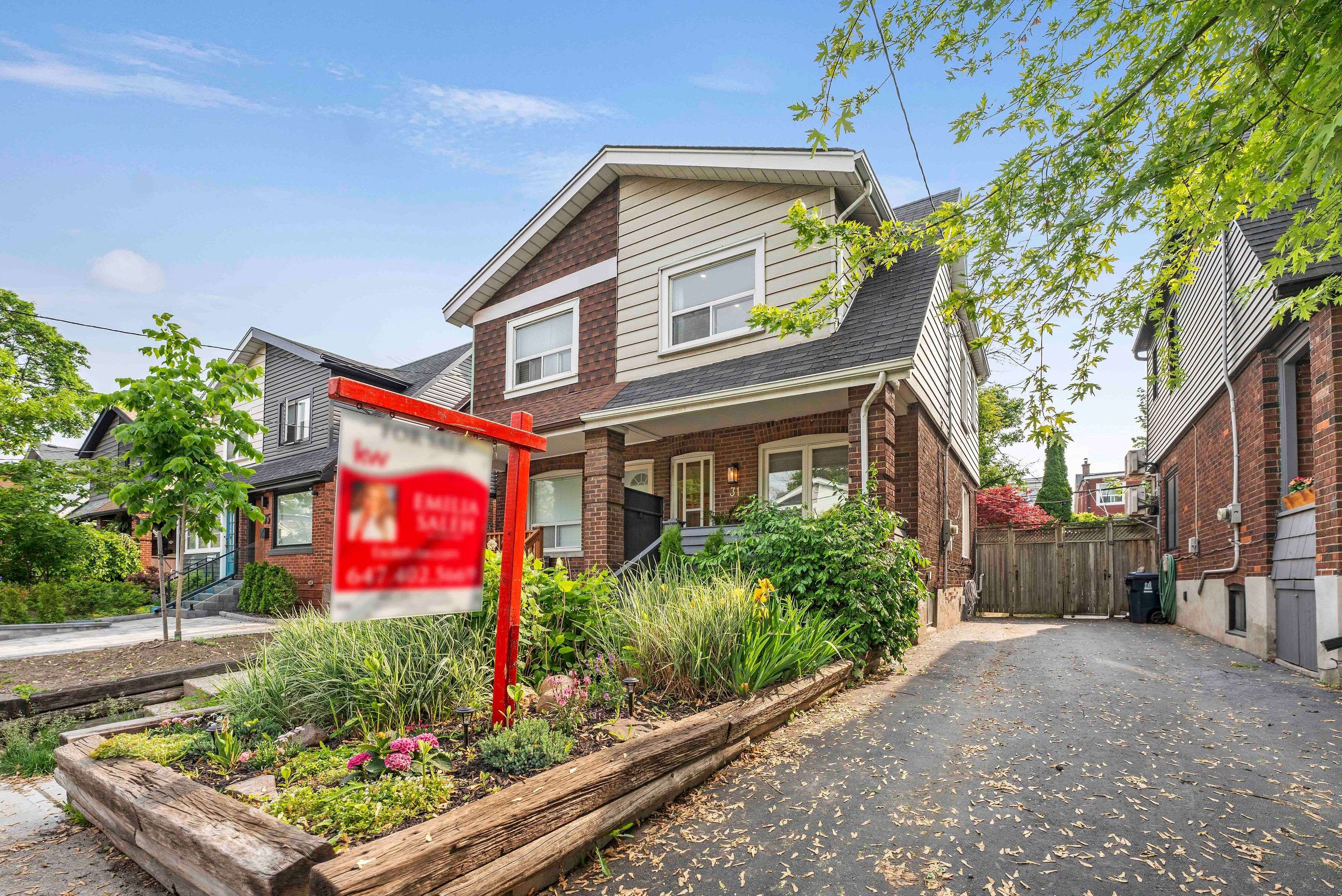 Toronto E01, ON M4L 2N6,31 Hiltz AVE
