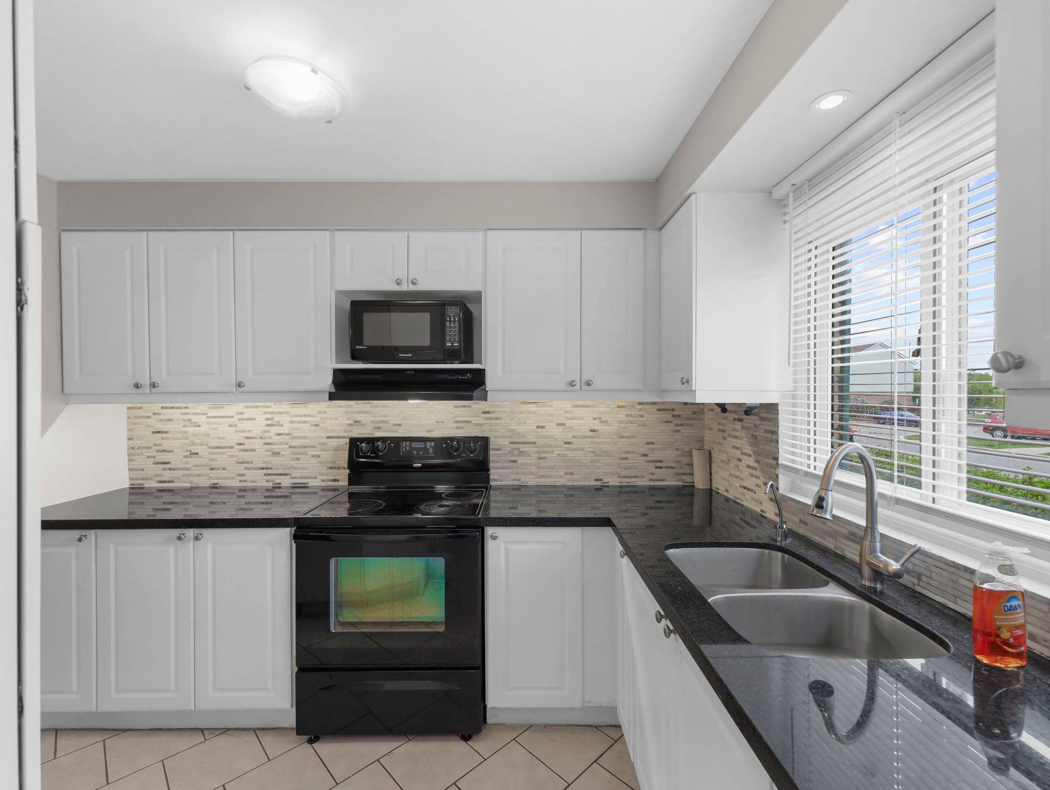 Mississauga, ON L5N 2E4,2779 Gananoque DR #88