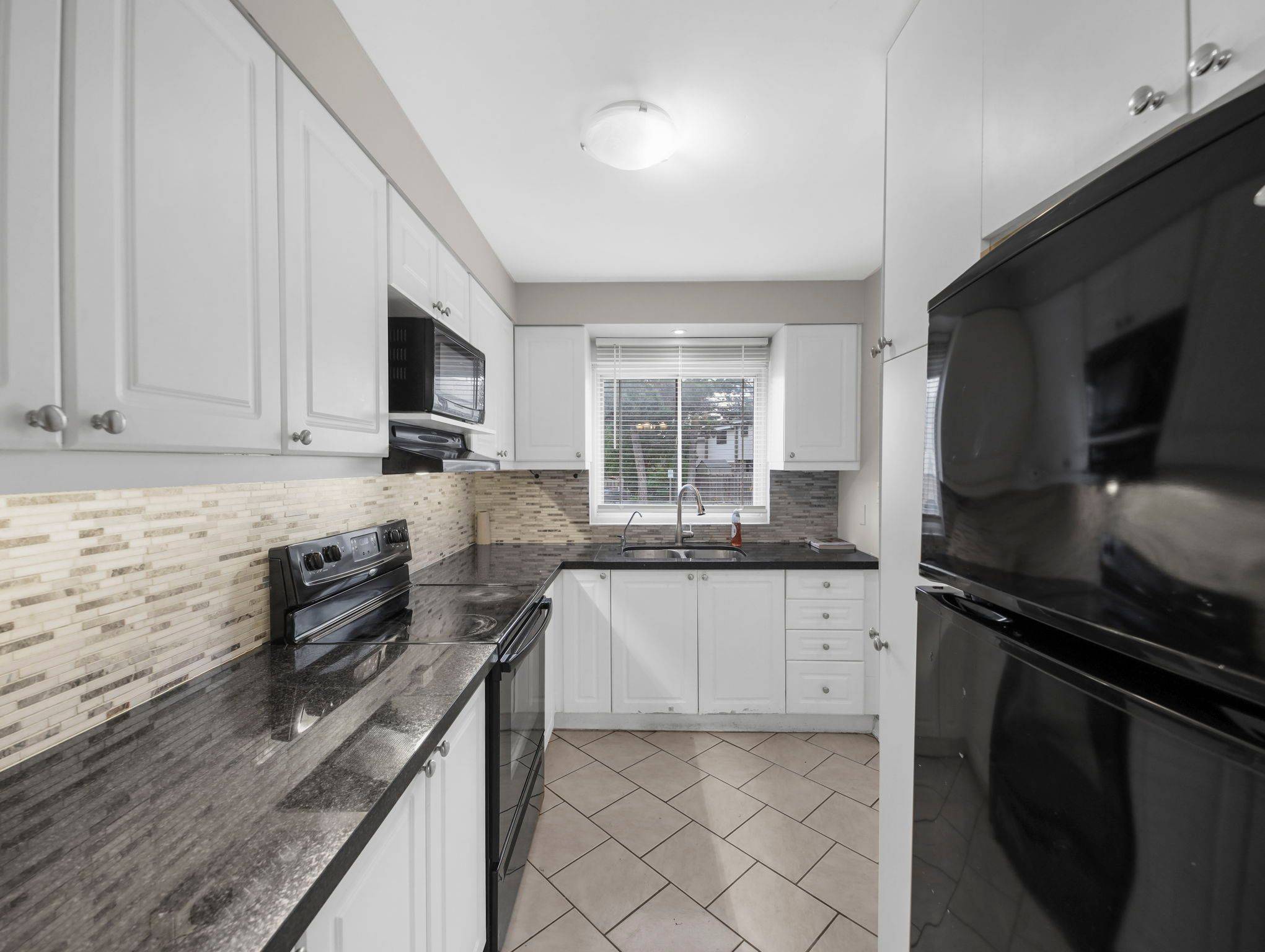 Mississauga, ON L5N 2E4,2779 Gananoque DR #88