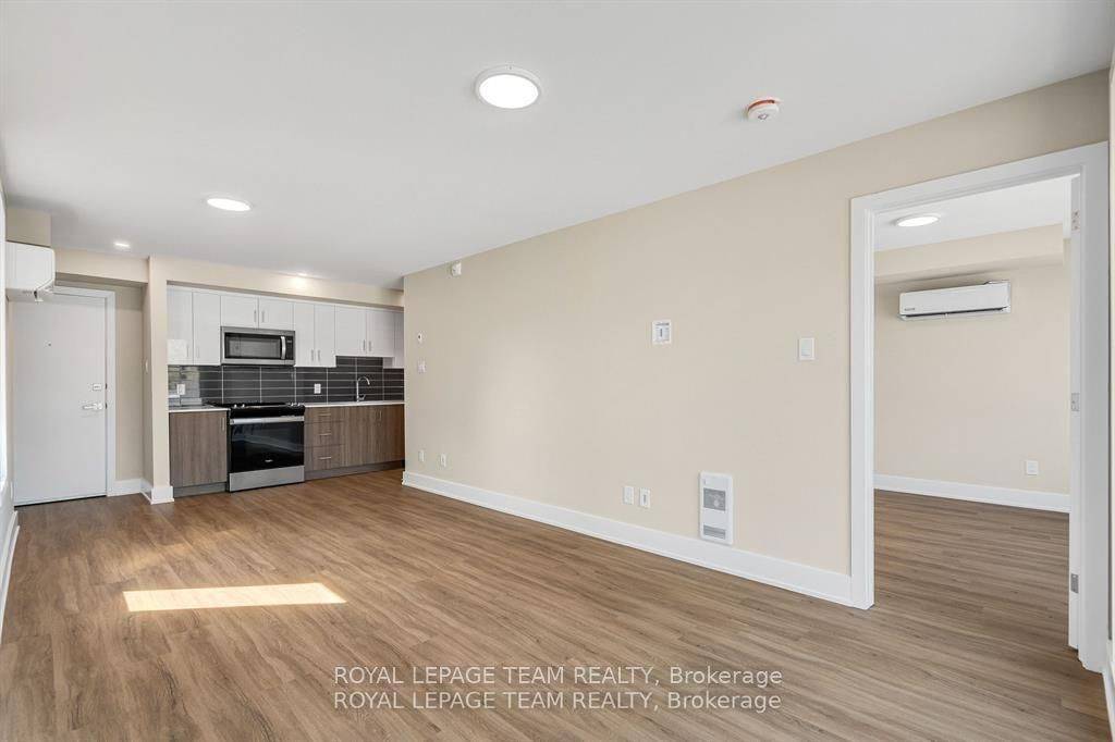 Westboro - Hampton Park, ON K1Z 5H7,366 WINONA AVE #2