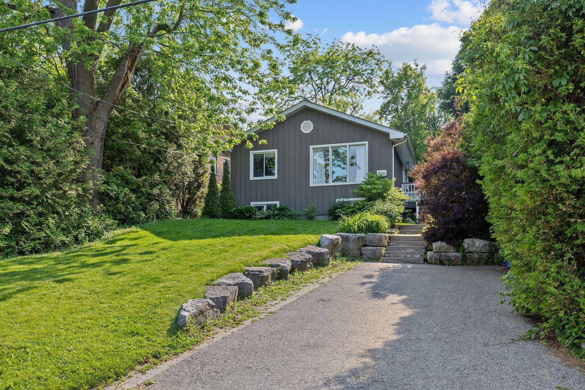 Pickering, ON L1W 2P1,716 Hillcrest RD