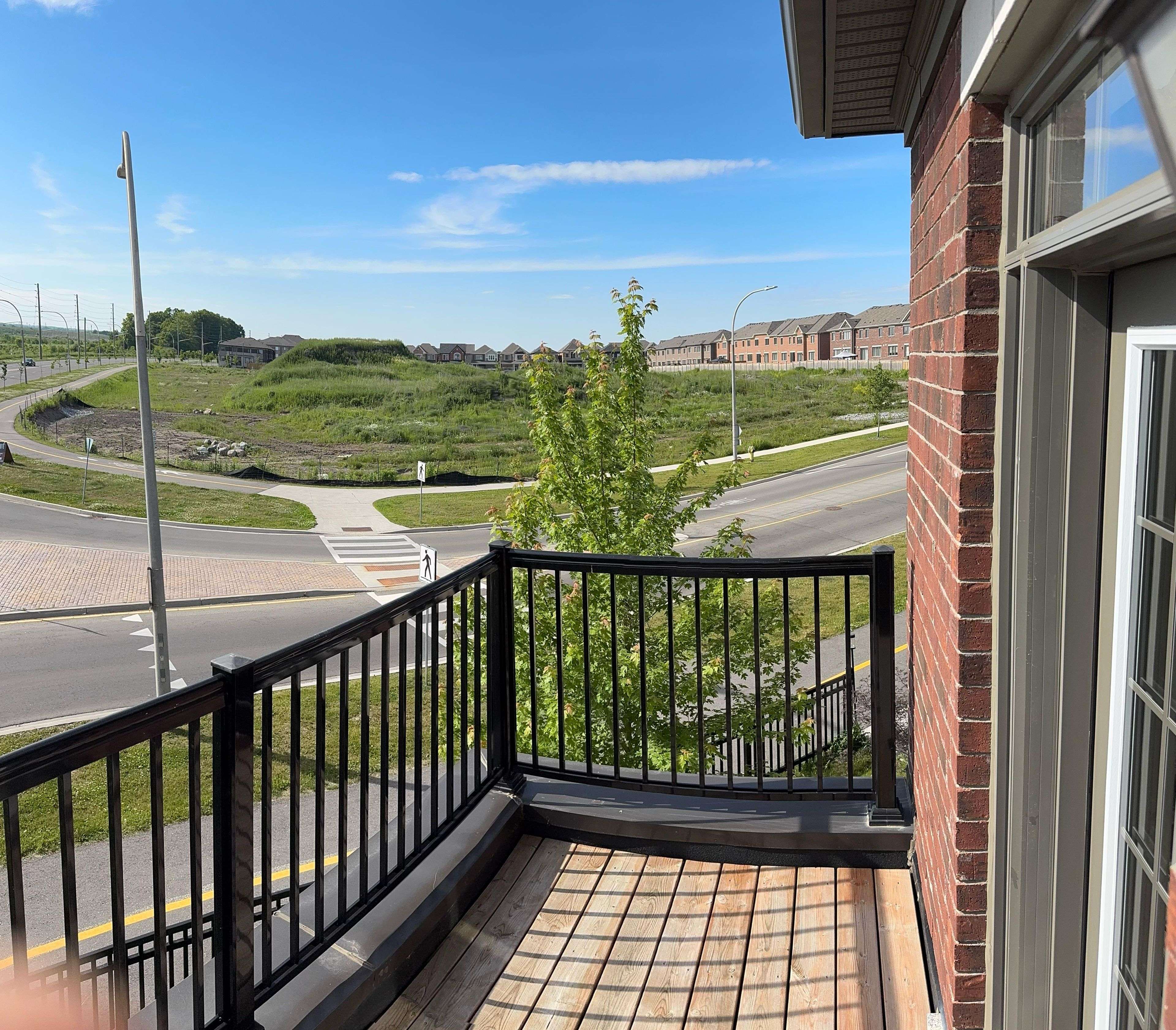 Whitby, ON L1P 0H9,26 Fiesta WAY E