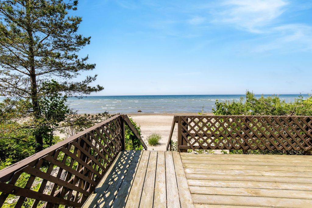 Wasaga Beach, ON L9Z 1V2,1864 Shore LN