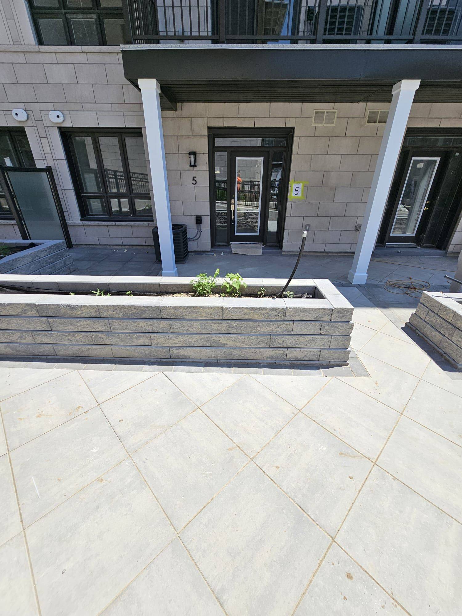 Mississauga, ON L4W 1L1,4017 Hickory DR #5