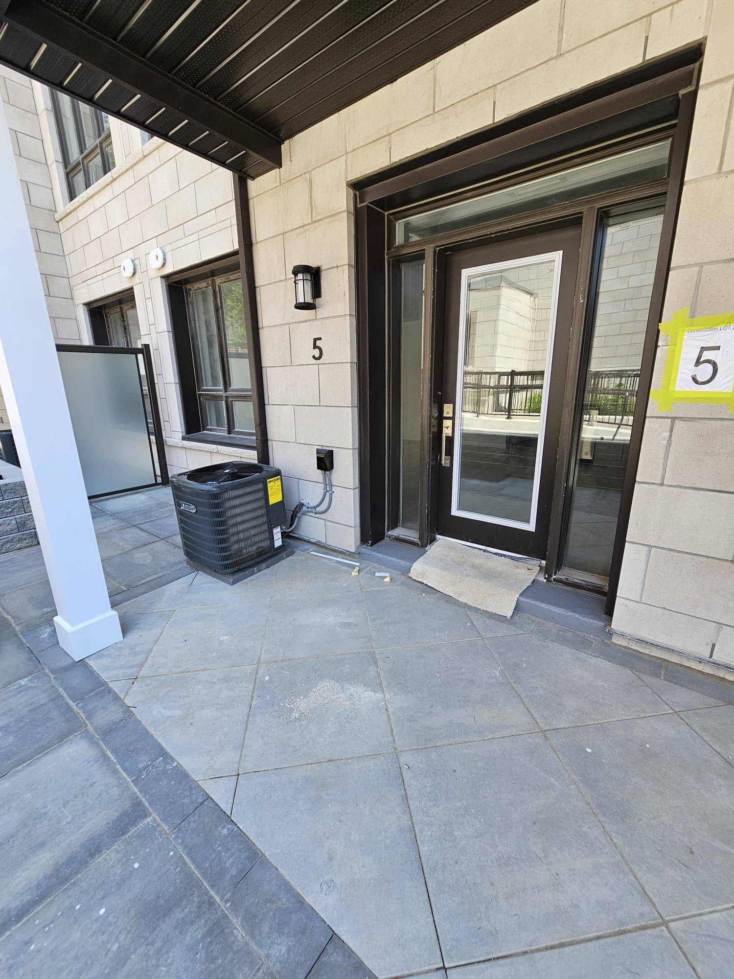 Mississauga, ON L4W 1L1,4017 Hickory DR #5