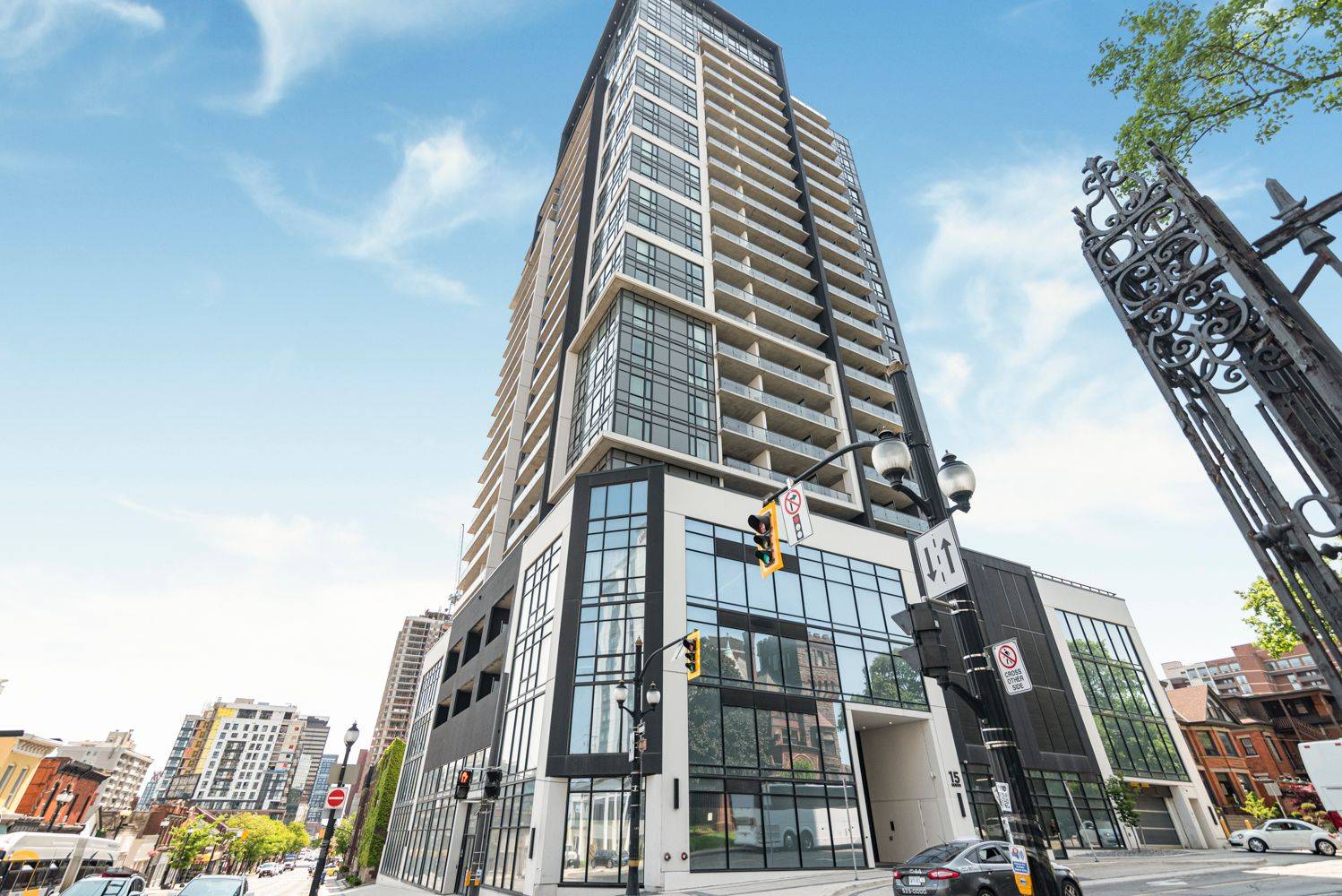 Hamilton, ON L8P 0C6,15 Queen ST S #707