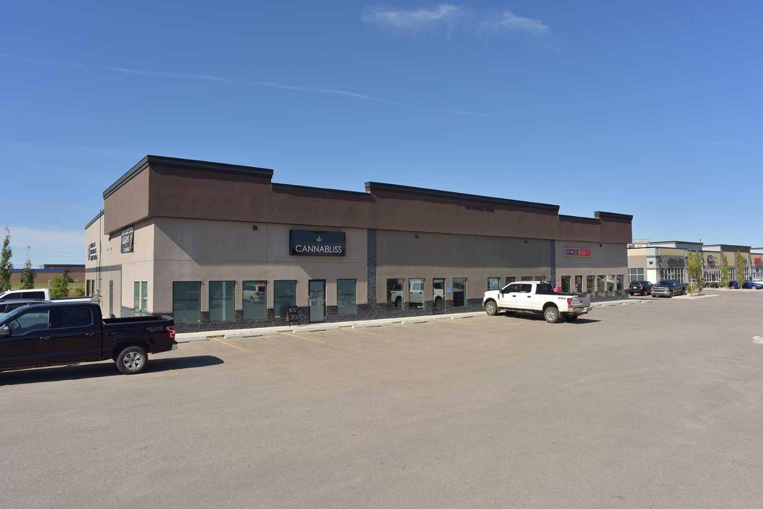 Penhold, AB T0M 1R0,1370 Robinson AVE #4