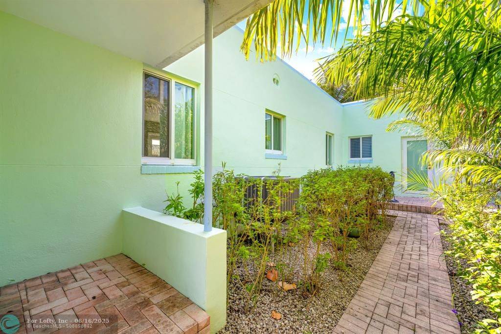 Hollywood, FL 33019,338 TAYLOR ST