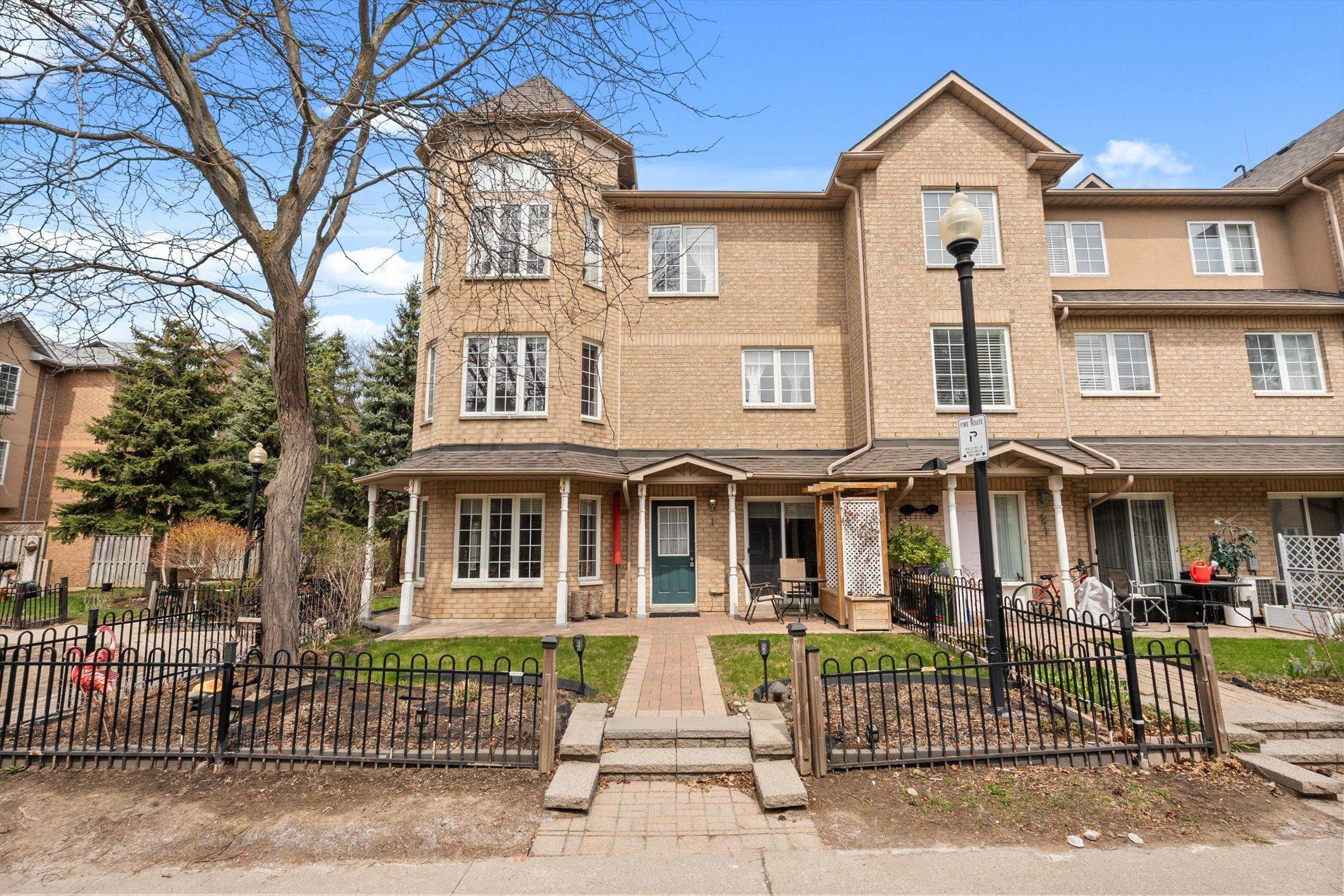 Markham, ON L3R 4G4,23 St.Moritz WAY #01